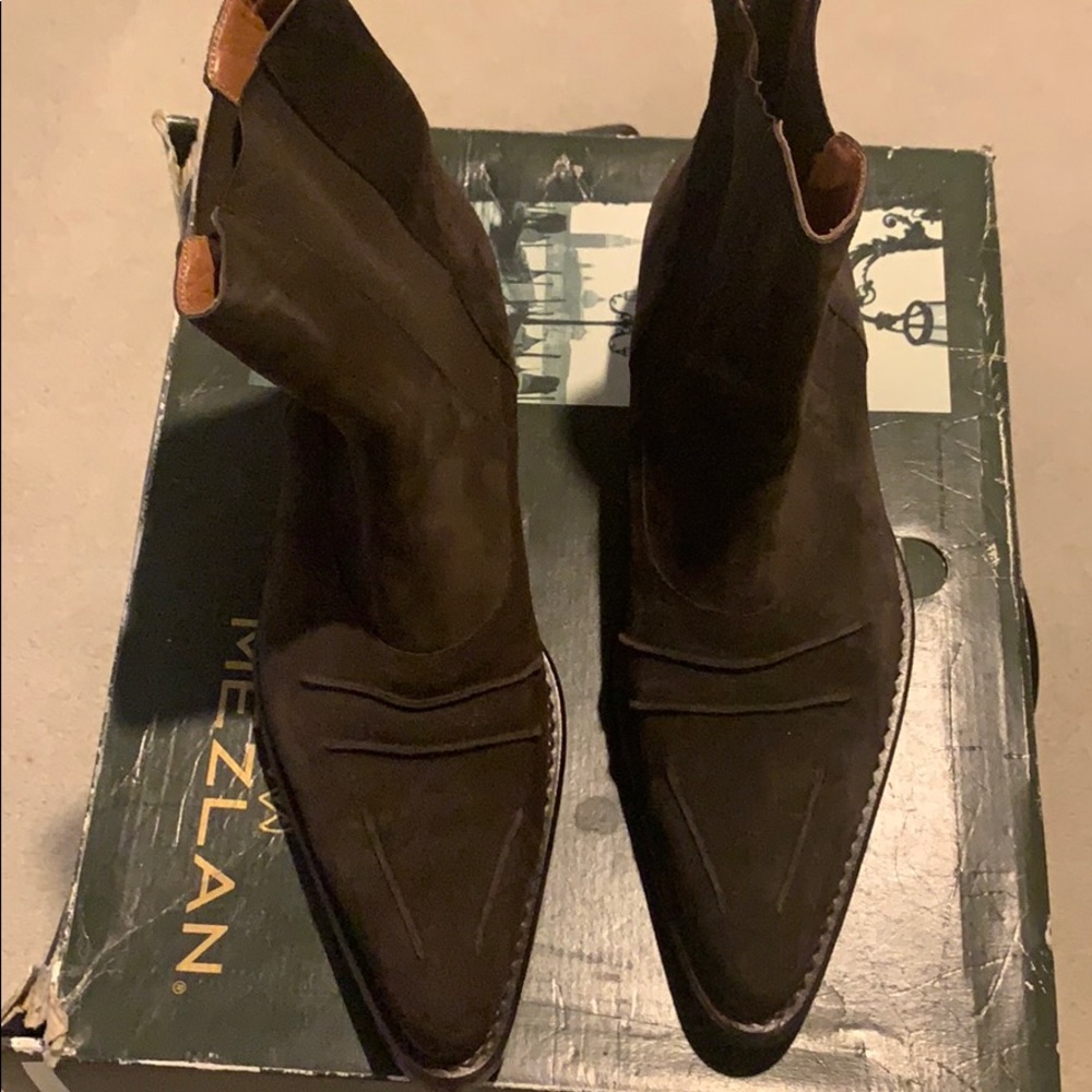 Mezlan suede boots with matching belt